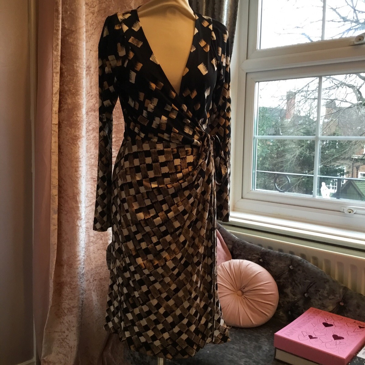 DIANE VON FURSTENBERG ABSTRATCT WRAP DRESS ASO AMY WINEHOUSE | eBay DIANE VON FURSTENBERG ABSTRATCT WRAP DRESS ASO AMY WINEHOUSE | eBay