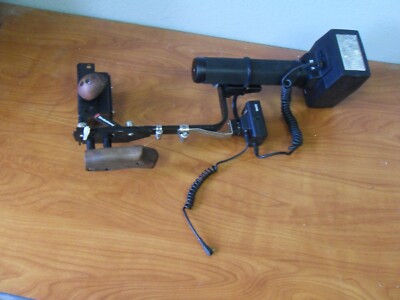 SUNPAK AUTO 611 THYRISTOR SUPER PRO HANDLE MOUNT FLASH WITH STROBOFRAME