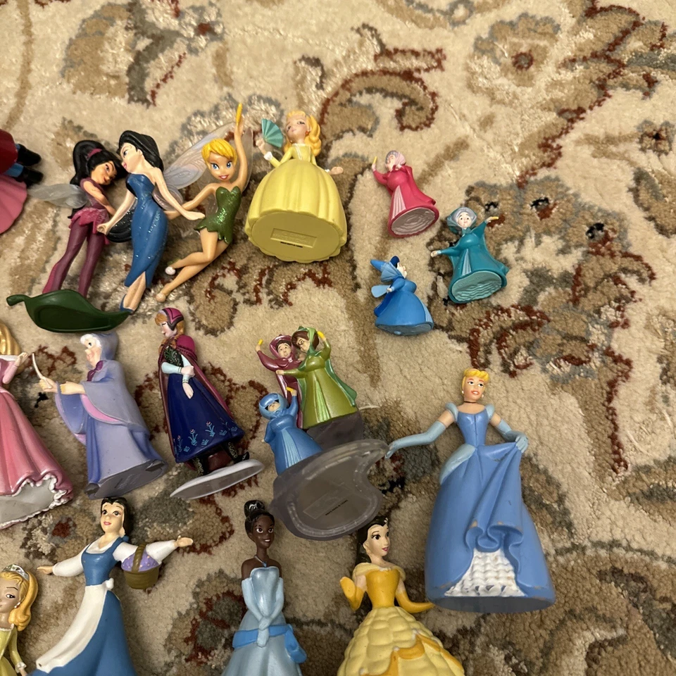 Lote de 51 bonecas princesa Disney bonecas de plástico PVC topo de bolo - Imagem 3 de 4