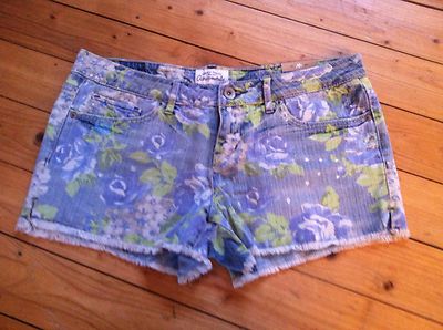 NEU AEROPOSTALE JEANS SHORTS BLAU MIT BLUMEN GRÖSSE M L MIT ETIKETT GRÖßE 9 10