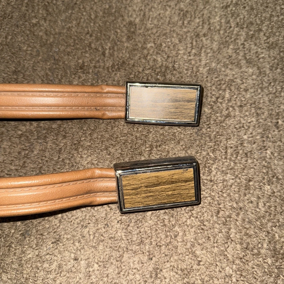 1984 1985 CADILLAC DEVILLE FLEETWOOD ALÇAS DE GARRA PUXAR ALÇAS ASSENTO TRASEIRO PAR FABRICANTE DE EQUIPAMENTO ORIGINAL - Imagem 2 de 4