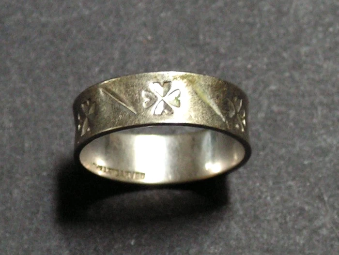 Anillo tallado artístico de 10K banda de oro blanco tallado artístico "REVISADO" por favor leer Foto 2 de 4