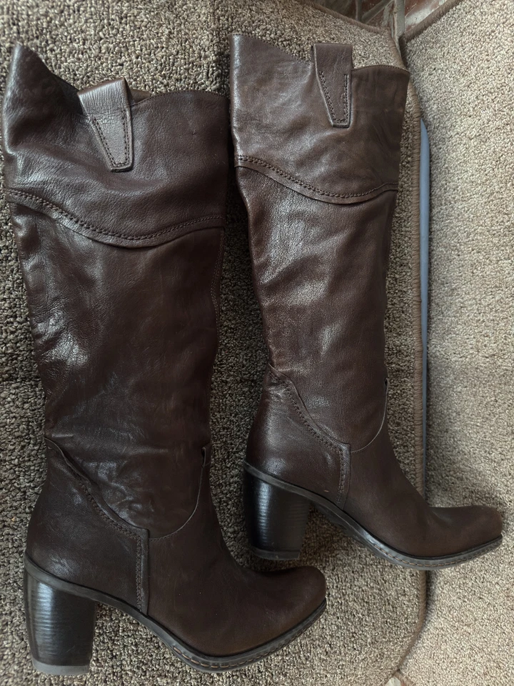 Botas altas Sundance 37 marrón oscuro cuero esmaltado para mujer  Foto 4 de 4