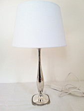 Lampe en métal argenté et abat-jour blanc