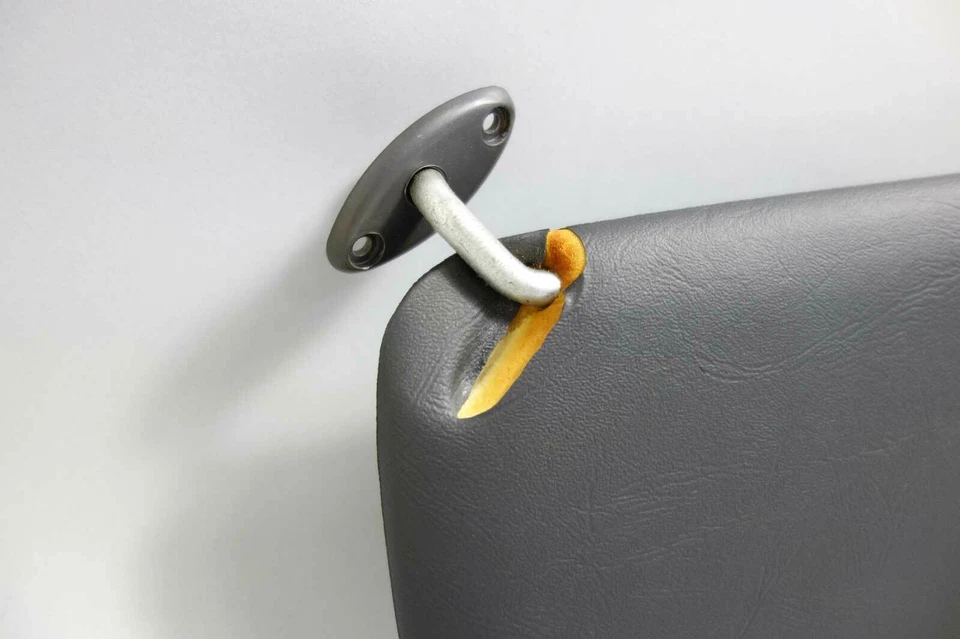 Damaged 1982-1988 BMW E28 5-Series Sedan Interior Front Sun Visor Pair Black OEM - Imagem 3 de 4