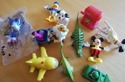 11 Spielzeugfiguren