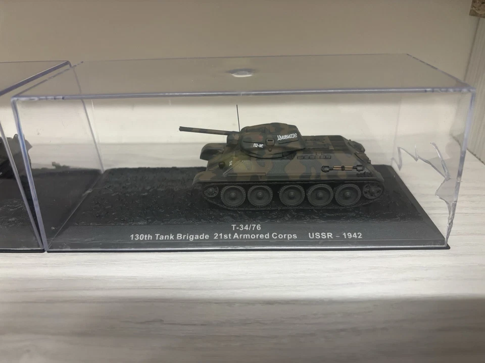 Lotto carri armati 1/72 De Agostini: Abrams - Sherman - T-34/76 - MerkavaIII - Immagine 2 di 4