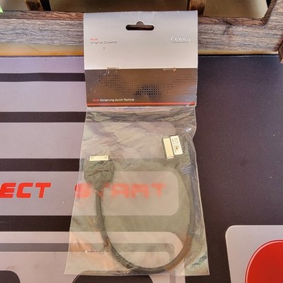Audi 30 Pin Adapter For Apple Ipod Audi Music Essential Interface 4FO 051 510 AG