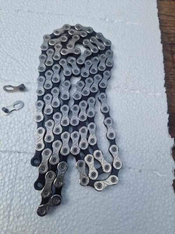 KMC X11 CHAIN 110L  NEW