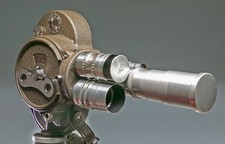 الكاميرات — BELL & HOWELL FILMO 16 Mm 70 DL + 75/2,5 + 152/4 + 2 Zoll/1,4