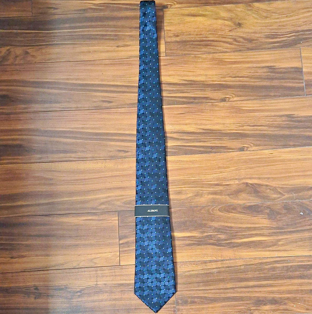 Alfani Men's 100% Silk Navy Blue Geometric Jacquard Standard Classic Tie