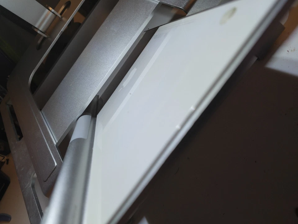 Apple Bluetooth Keyboard British English SOLD AS SEEN FOR PARTS UNGETESTET - Bild 3 von 4