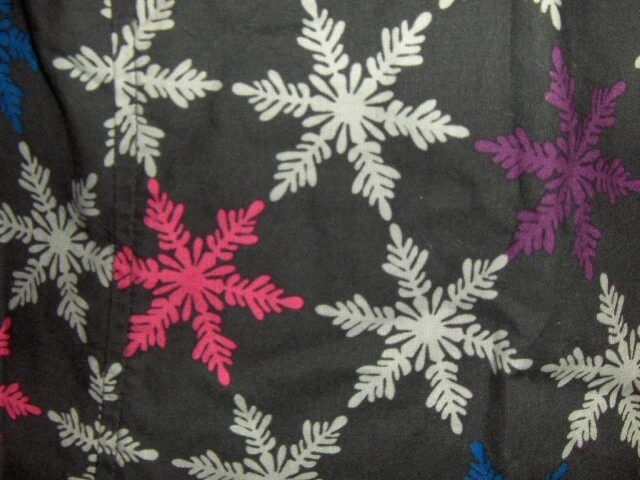 Scrubstar - snowflakes scrub top - Small - Image 2 of 3