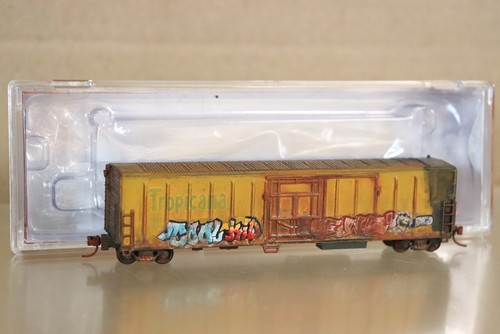 Red Caboose RM-21009-04 Weathered Tropicana R-70-15 mechanisches Referenzauto ab 2014 | Condition: Used