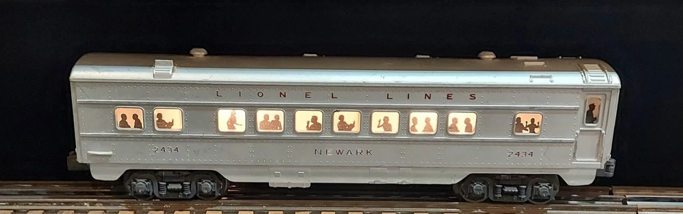 3 diff Lionel passenger cars, #2432 2434 2435-red letters, postwar, work great! - Image 4 of 4