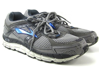 brooks walking tennis shoes