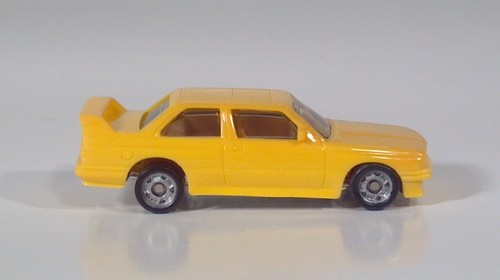 Monogram Mini Exacts 2062 BMW 325i escala 1:87 HO modelo 1989 amarillo - Imagen 7 de 10