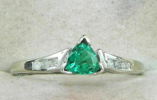 White Sapphire  1.70 TCW Green Emerald Womens Wedding Ring 925 Silver.