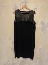 Tolles Kleid von COS mit Rückenausschnitt und Lederoberteil