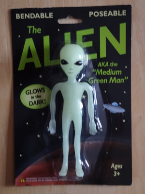2013 Off the Wall Toys Alien Glow-In-The-Dark 6.5'' Bendable Action Figure Toy