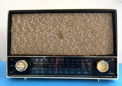 Vintage 1959 Zenith C724G  The Super Caroline  AM/FM Tube Radio