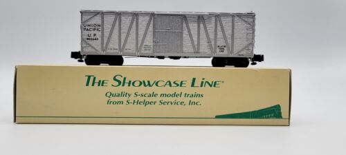 S-Gauge S-Helper 00753 Union Pacific Braced Box Car NIB Showcase Line 00753 - Afbeelding 1 van 9