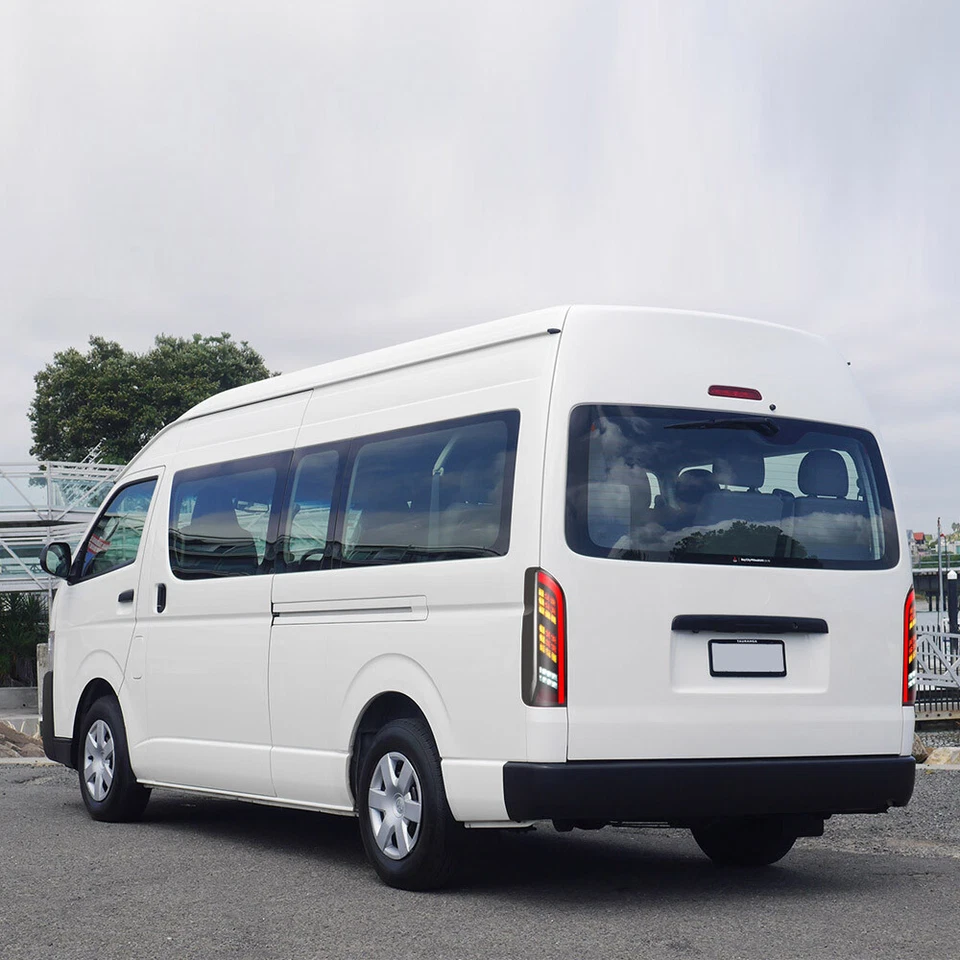 Luces traseras LED ahumadas 2005-2018 con par de señalización de giro secuencial para furgoneta Toyota Hiace Foto 4 de 4