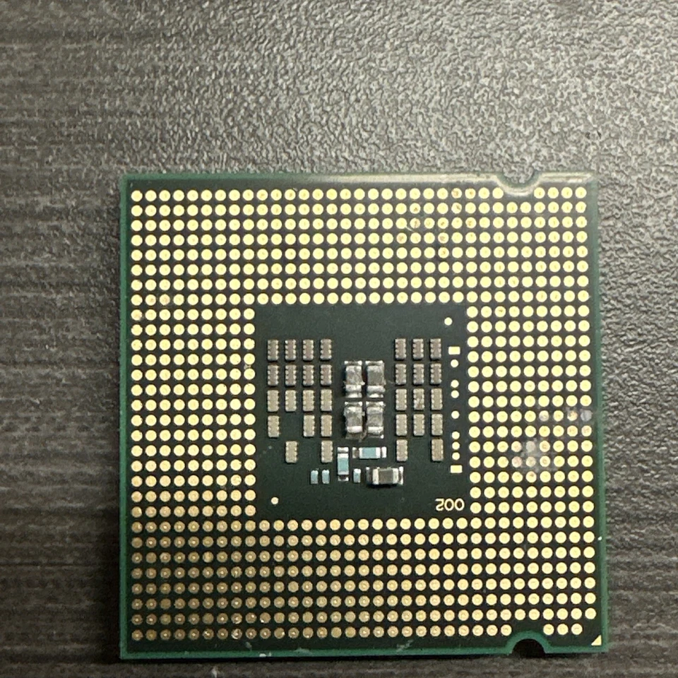 Intel SLB5W Core 2 Quad Q8300 2.50GHz/4M/1333/05A Socket 775 CPU Processor - Image 2 of 2