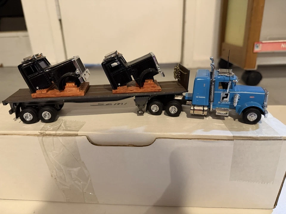 Model Semi Truck - Image 2 of 2