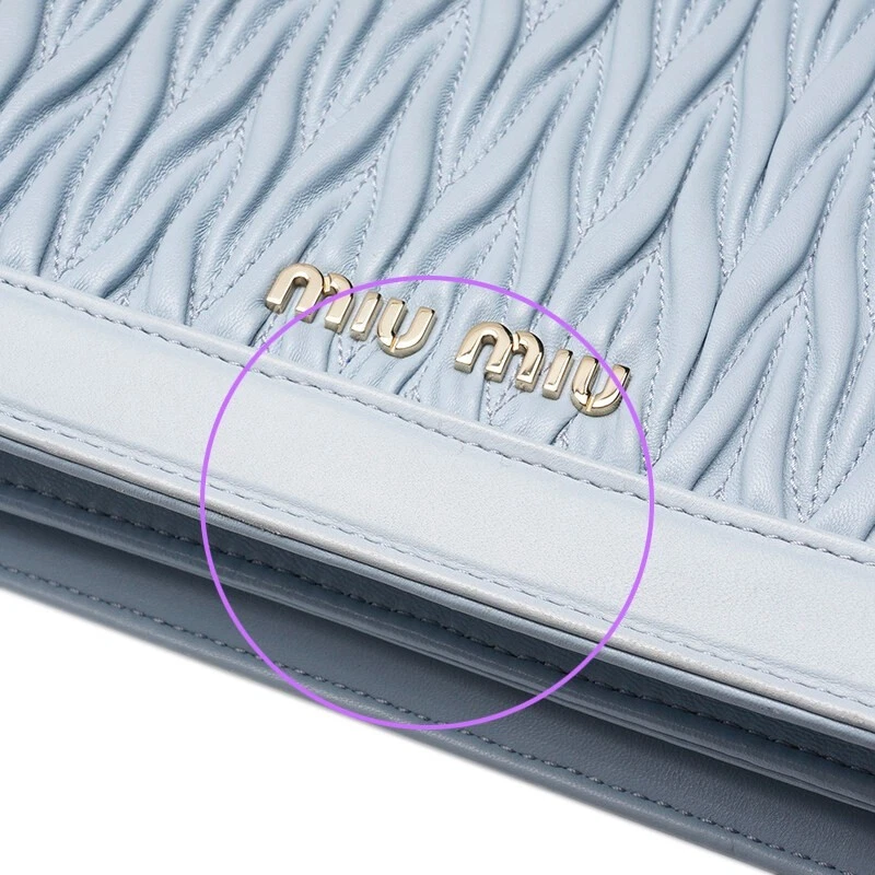 Borsa a tracolla donna Miu Miu pelle di agnello blu cielo matelasse riservata catena oro
