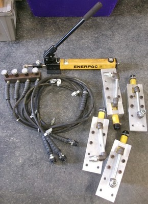ENERPAC P392 MAX 10,000 PSI / 700 BAR HYDRAULIC HAND PUMP W/ EXTRAS