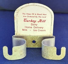 Unusual TURKEY HILL Dairy Adv Broom Clip - Pennsylvania, York, Milk, Ice Cream