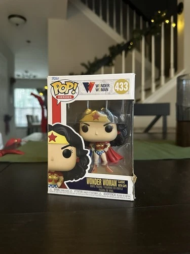 Funko Pop! Vinyl: DC Universe - Wonder Woman Classic with Cape #433
