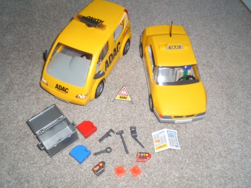 2 Playmobil Autos ( Taxi, ADAC)