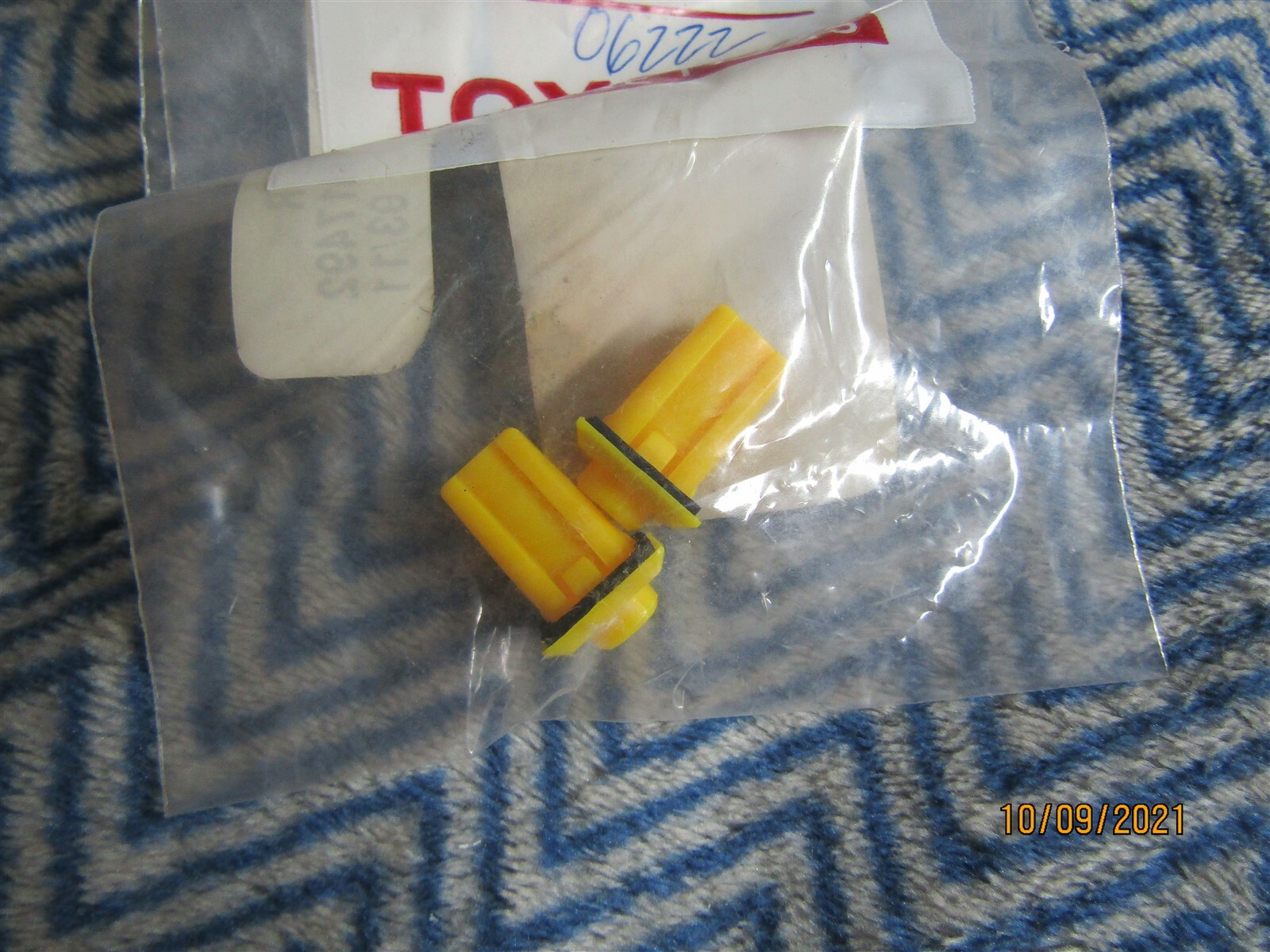 Toyota 9018906222 Genuine OEM Bumper Cover Grommet for sale online  