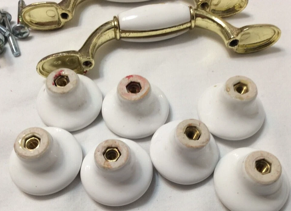 Vintage porcelain drawer knobs and handles, flowery pattern, light wear - T1438 - Image 4 of 4