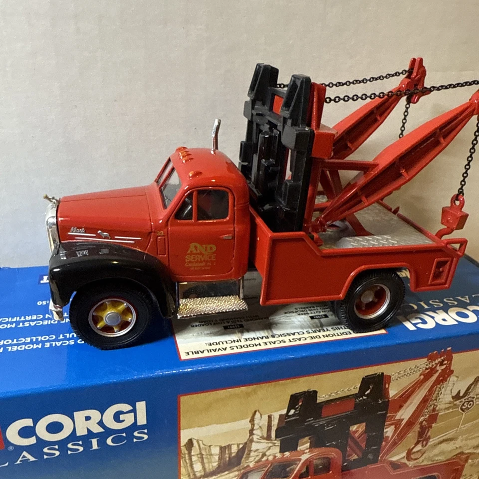 Corgi Classics #53601 Mack B Wrecker A.N.D. Service Truck  U.S Road Transport - Image 2 of 4