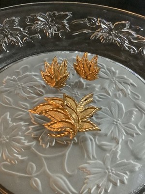 VINTAGE SIGNED, TRIFARI PIN/BROOCH, EARRING SET LOT GOLDTONE LEAVES FLOWER LOOK