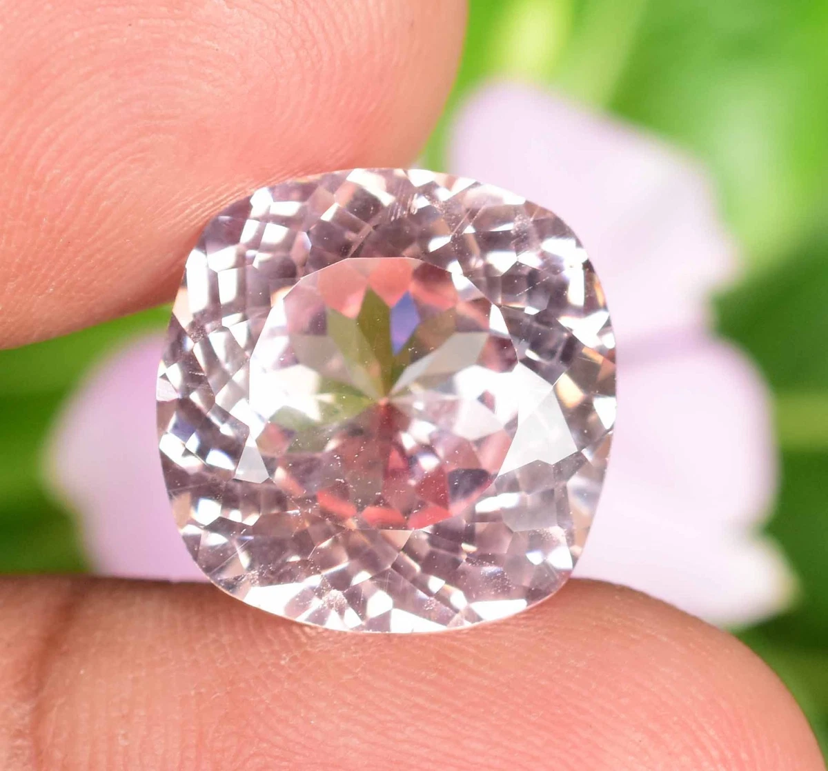 Topaze Impériale 1,31 Carat – Coupe Ovale, Couleur Saumon, Pureté SI