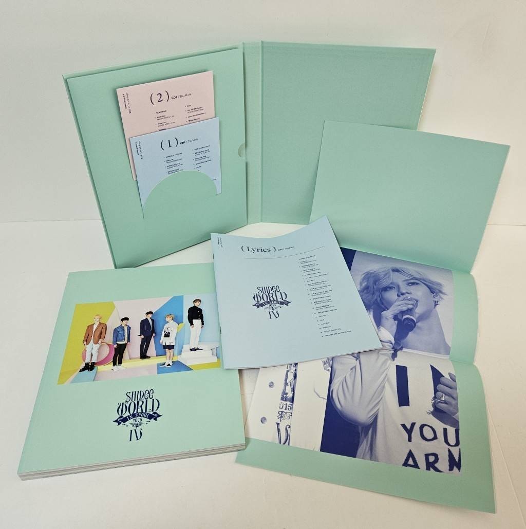 SHINee WORLD IV 2015 公式パンフレット 写真集 SHINee CONCERT SHINee WORLD IV 2015 2CD & PHOTOBOOK Poster