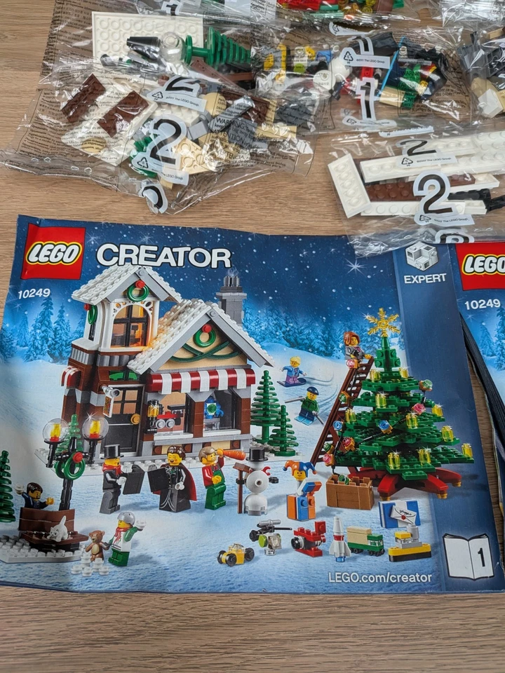 LEGO 10249 Winter Toy Shop, photo 2 of 5
