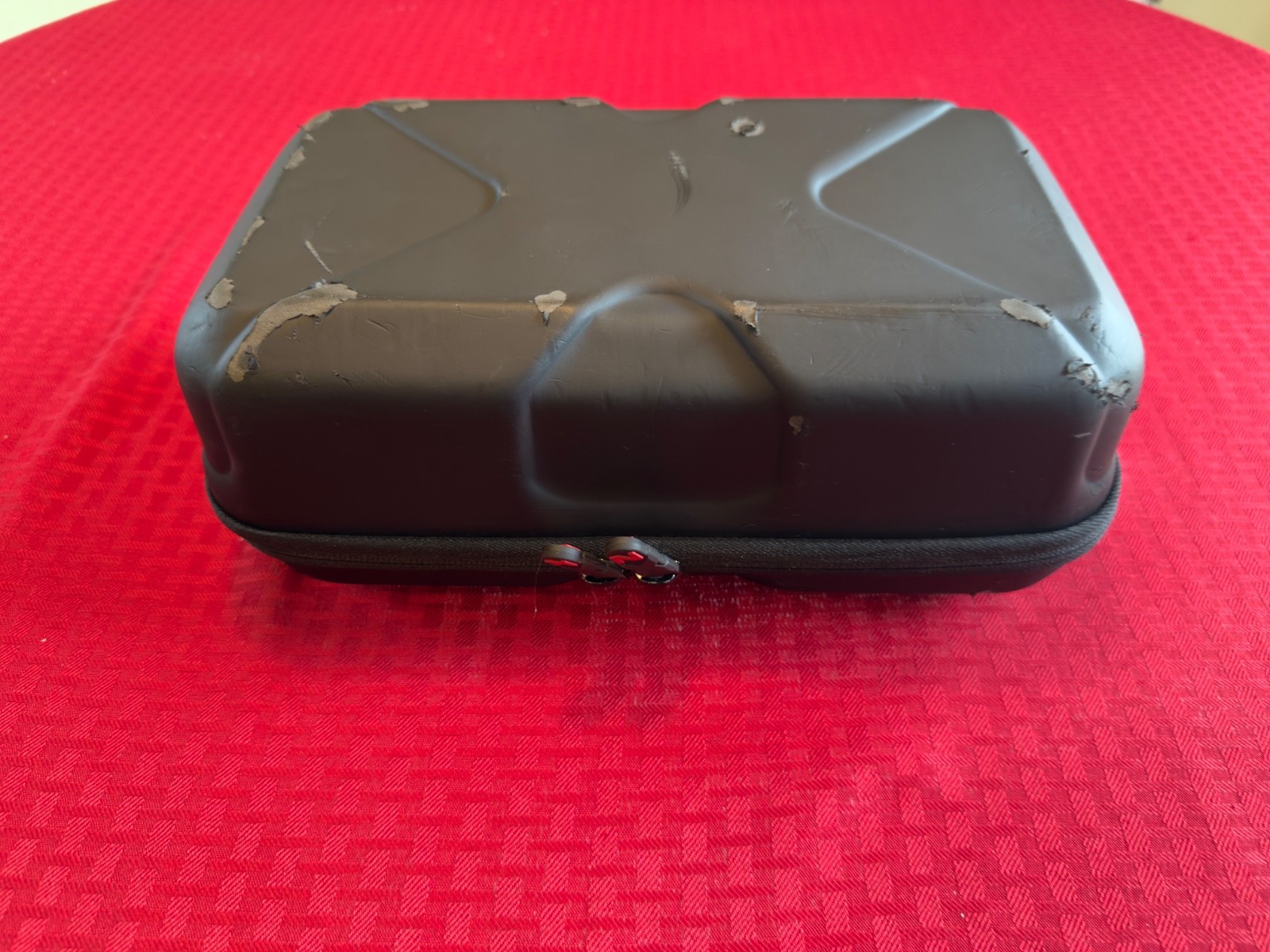 NOCO Genius GB70 Boost HD 2000A UltraSafe 12V Lithium Jump Starter & case