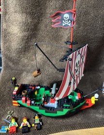 Lego Pirates 6250 Cross Bone Clipper All Minifigs 1 piece replaced No box manual