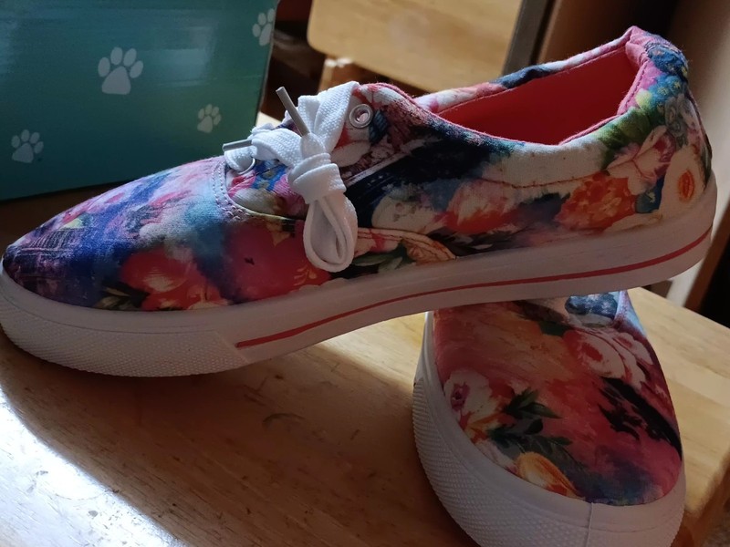 Vibrant Floral Canvas Sneakers Girls Shoes Lace Up Low Top Comfort Size 10