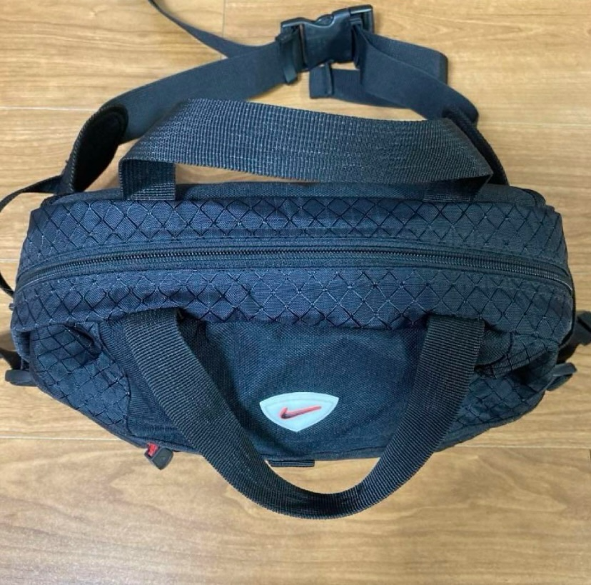 NIKE ×MARUEM Collaboration waist pouch Y2K Black x Red Used NIKE ×MARUEM Collaboration waist pouch Y2K Black x Red Used