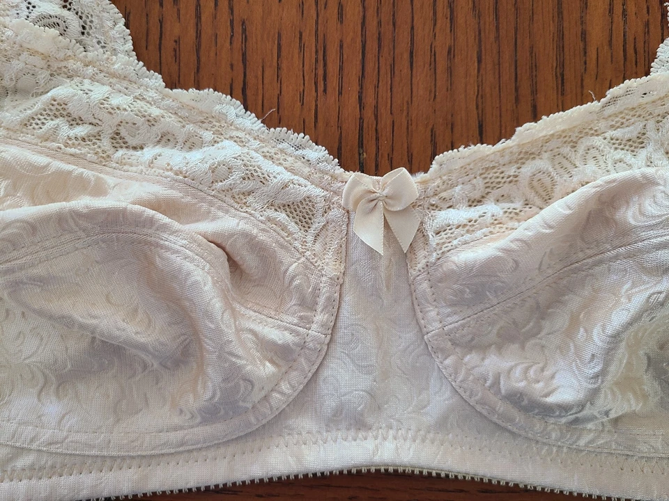 Amoena Everyday Annabell Bra 2126 Wireless Pearl Beige NWT Size 34B - Image 3 of 4