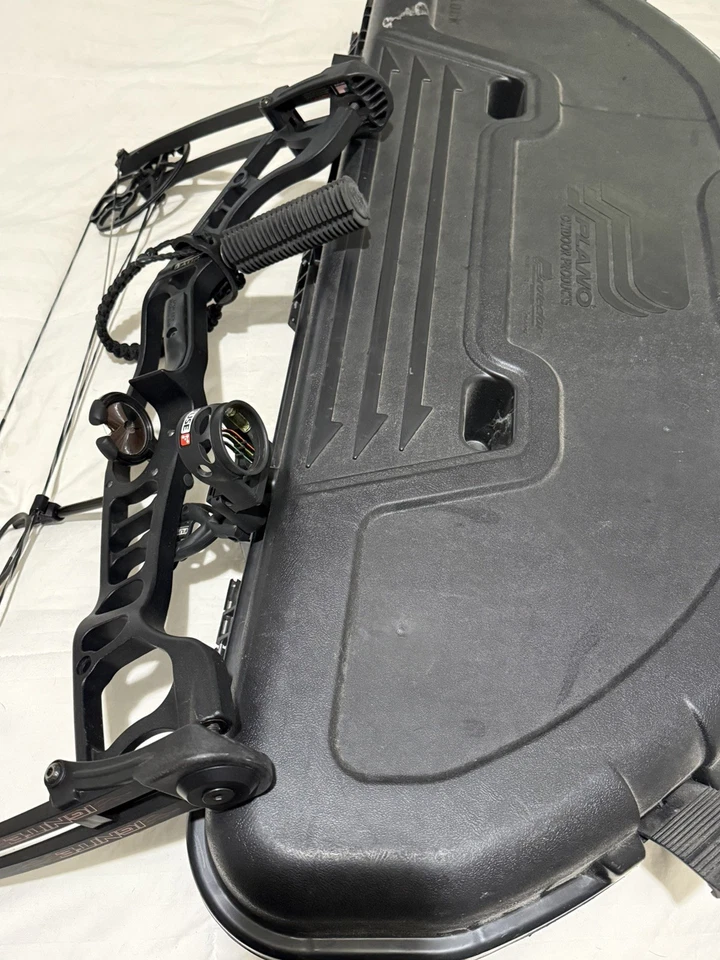 Compuesto de apagón Hoyt Ignite 19-30 D/L 15-70 D/W, diestro, mira, carcaj ¡y más! Foto 4 de 4