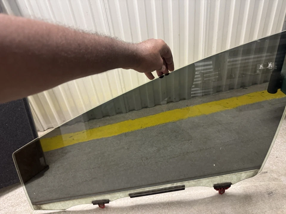 Левое переднее стекло со стороны водителя для двери Prius V 2012 2017 Toyota от оригинального производителя - Изображение 3 из 3