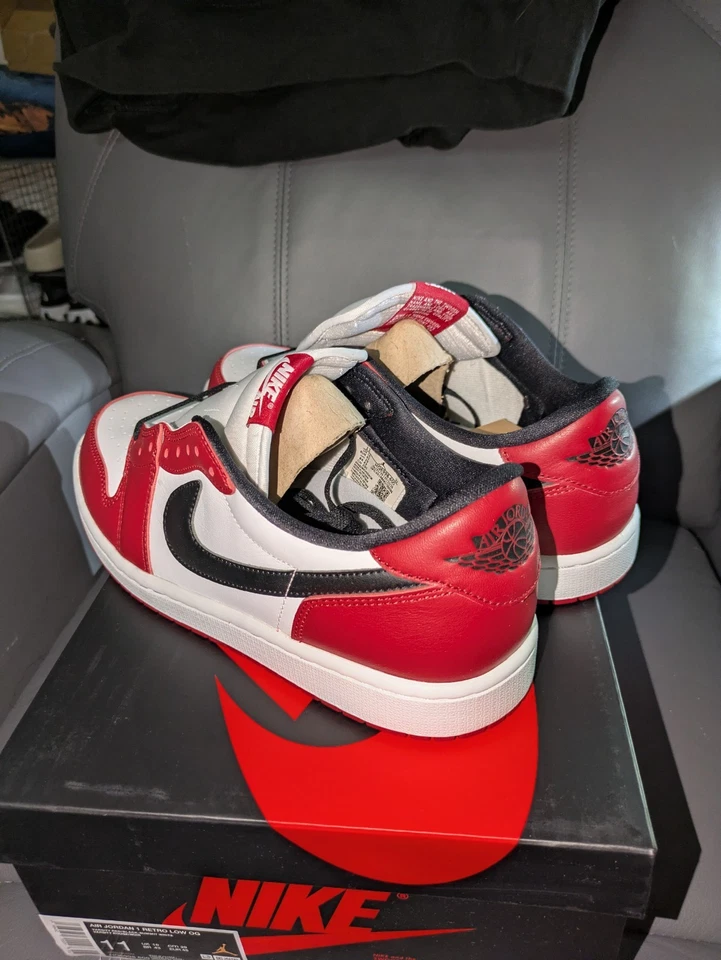 Talla 11 - Air Jordan 1 Retro OG 2025 Low Chicago Nuevo OG ALL Foto 3 de 4