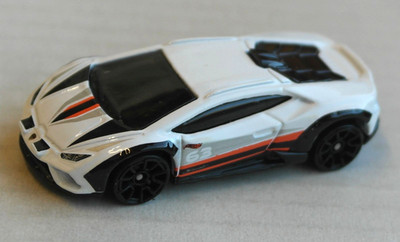 Hot Wheels Lamborghini Huracan Sterrato weiß HW Sportwagen Mattel Auto Car white